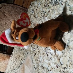 Authentic TY Scooby Doo with Christmas Hat 8” Beanie Baby with tag Dog 2010 Fred